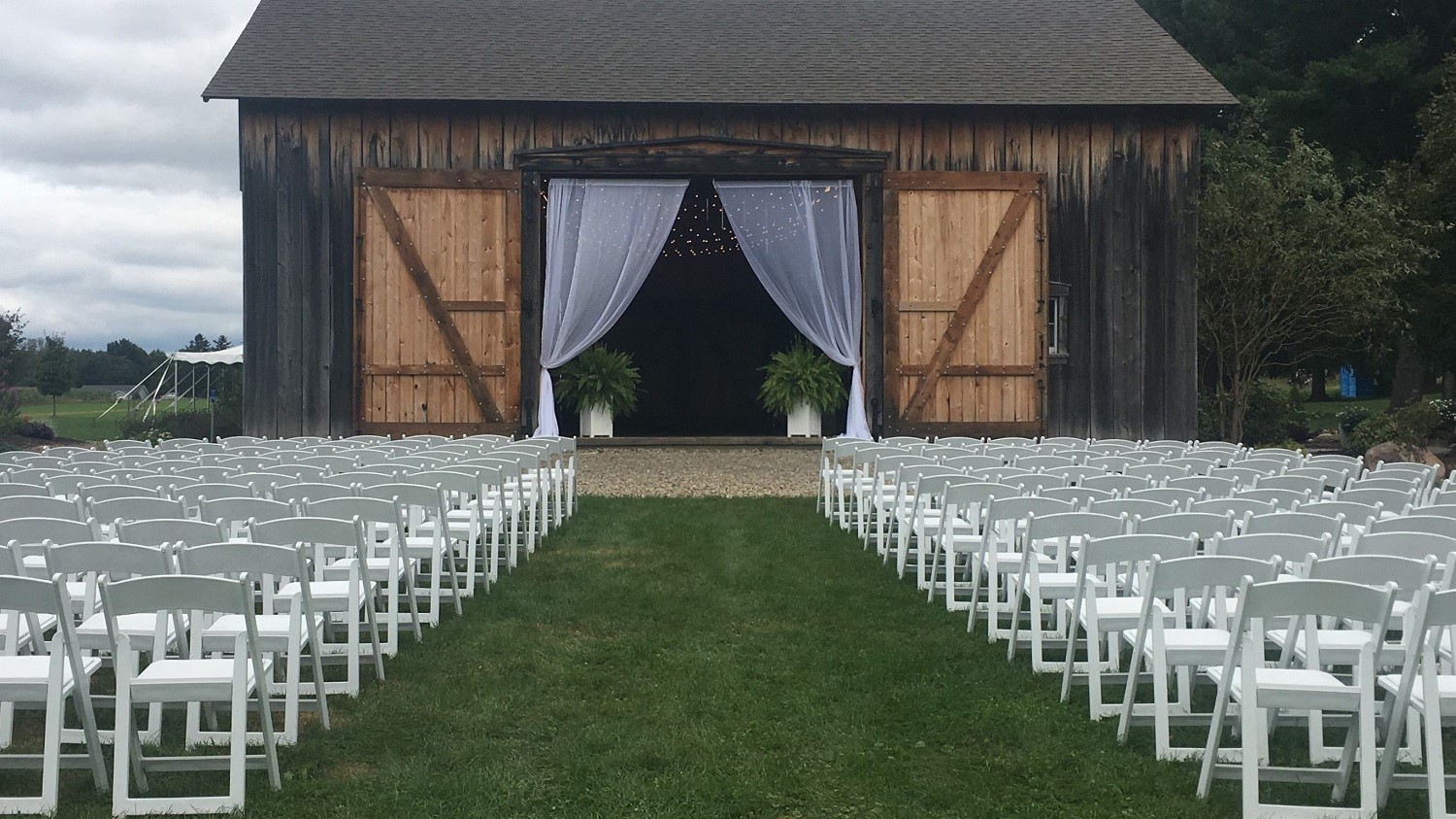 Barn wedding at Goodell Gardens | Edinboro, PA