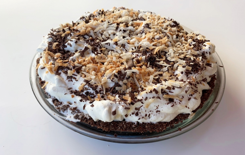 Chocolate coconut cream pie with quinoa and oat crust