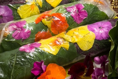 Spring rolls with edible flowers