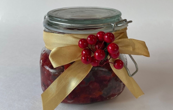 Cranberry chutney wrapped for a gift