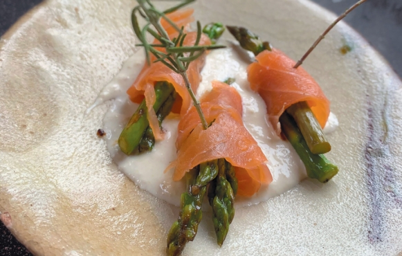 Salmon-wrapped asparagus with creamy horseradish sauce